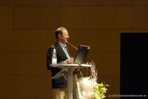 23 Referent Dr. Wolfgang Kaschitz vermittelt Grundlagen zu ADHS aus medizinischer Sicht