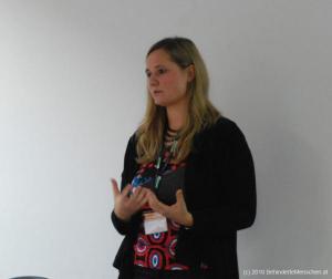 29 Mag. Daniela Leitner besch%E4ftigt sich in ihrem Workshop mit neuropsychologischer Diagnostik