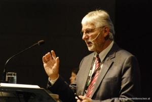 31 Referent Dr. Gerhard Roth von der Universit%E4t Bremen bringt Wissenswertes zu Lehren und Lernen aus der Sicht der Hirnforschung