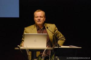 33 Referent Dr. Manfred Spitzer von der Universit%E4t Ulm besch%E4ftigt sich auf unterhaltsame Weise mit sozialen Aspekten der Neurowissenschaft