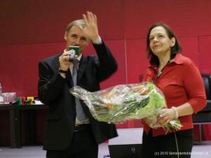 43 Moderator Peter Rudlof und Hauptorganisatorin Gerti Neubauer freuen sich auf ein Wiedersehen beim n%E4chsten Kongress 'Wohnen im eigenen K%F6rpe...