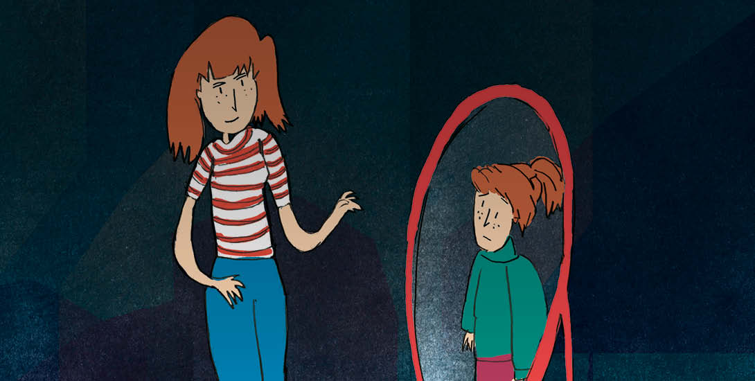 Eine junge Frau mit roten Haaren und gestreiftem Top lächelt neben einem Spiegel, der ein trauriges Mädchen zeigt. Die beiden Figuren haben ähnlich...