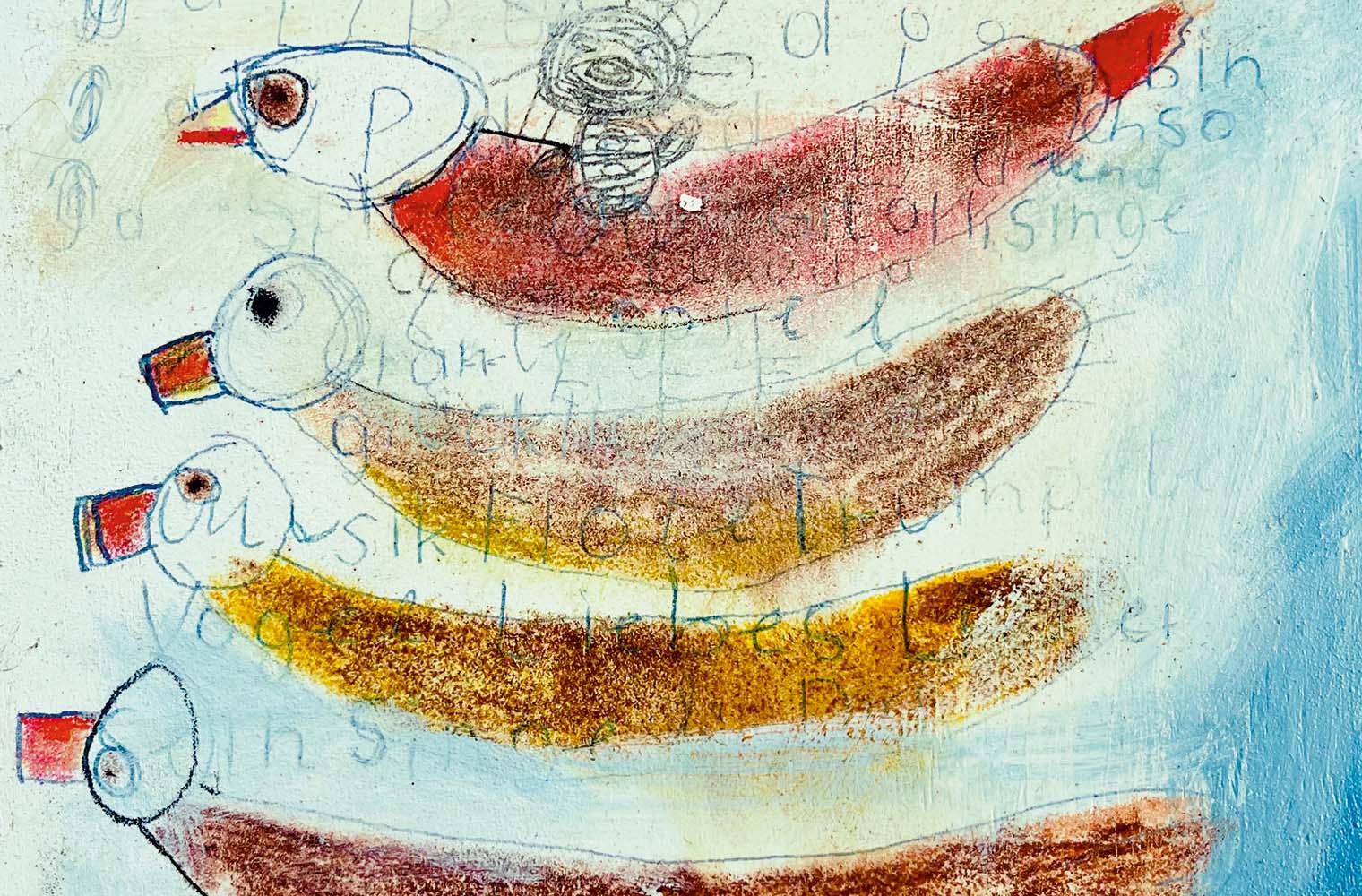 Das Gemälde zeigt vier übereinander gemalte Vögel ohne Flügel mit einem kleinen Abstand dazwischen. Die Vögel sind rot bis gelb und haben alle einen orangen Schnabel und kleine Knopfaugen. Im weißen bis hellblauen Hintergrund sind verblasste Buchstaben zu sehen.